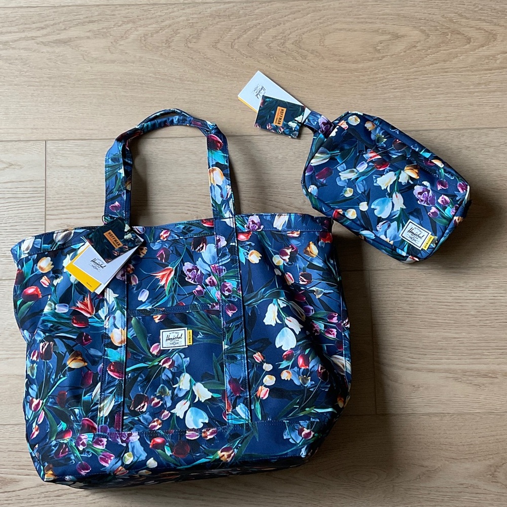 NWT HERSCHEL SUPPLY CO XL size Floral Blue Tote Bag Set